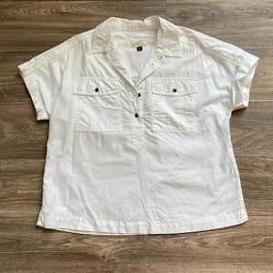 🌺 Universal threads white blouse